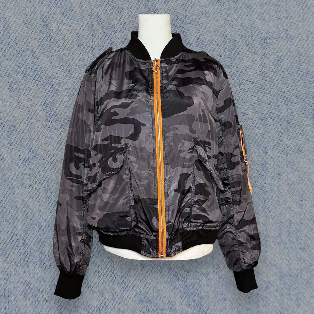 New Look Women’s Camouflage Bomber Jacket Size: L